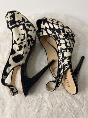 GUESS Black & White Animal-Print Peep Toe Slingback